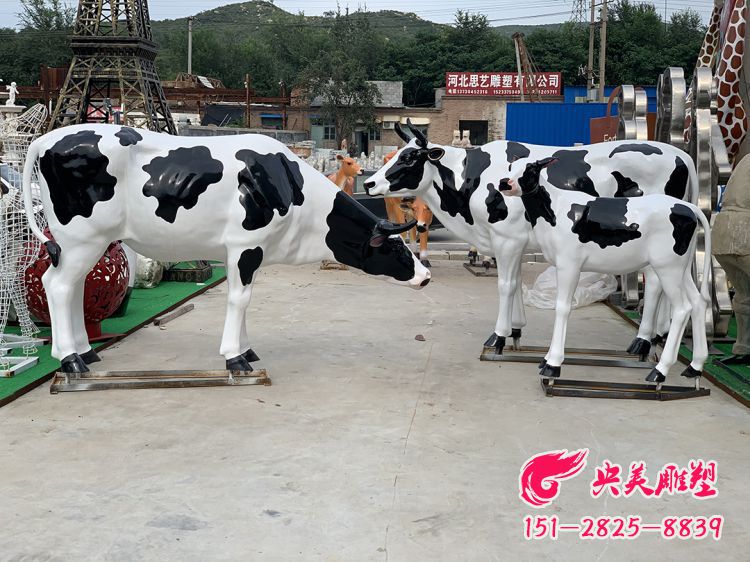 仿真奶牛-玻璃钢仿真动物之奶牛雕塑图片 仿真奶牛-玻璃钢仿真动物之奶牛雕塑图片