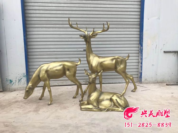 梅花鹿雕塑-玻璃钢仿铜梅花鹿园林草坪动物摆件图片