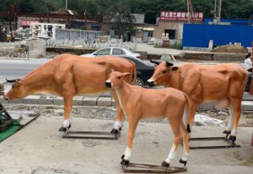 仿真黄牛雕塑-玻璃钢仿真动物之黄牛雕塑