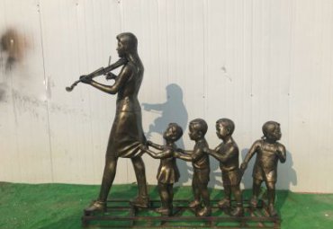 拉小提琴的老师和孩子情景雕塑-玻璃钢仿铜亲子音乐人物雕塑