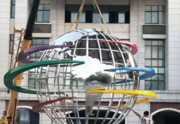 广场摆放不锈钢镂空地球仪雕塑