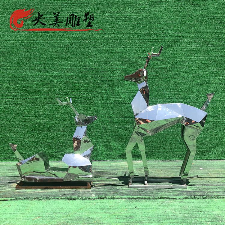 公园不锈钢镜面几何梅花鹿雕塑图片 公园不锈钢镜面几何梅花鹿雕塑图片
