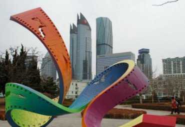 城市广场不锈钢彩绘胶卷景观雕塑