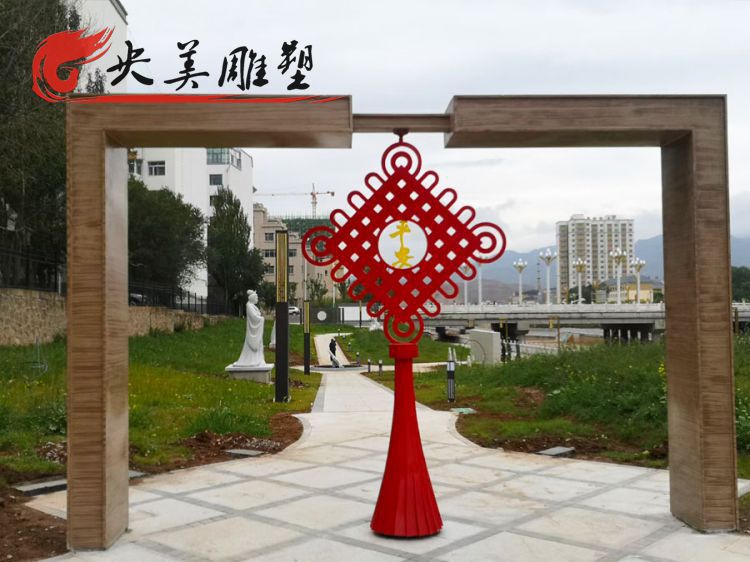园林不锈钢镂空中国结雕塑图片 园林不锈钢镂空中国结雕塑图片