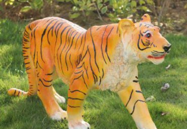 园林绿地摆放玻璃钢老虎动物雕塑