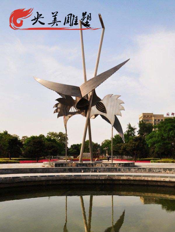 公园不锈钢抽象仙鹤雕塑图片 公园不锈钢抽象仙鹤雕塑图片