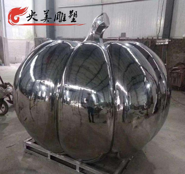 园林广场摆放不锈钢镜面南瓜雕塑图片 园林广场摆放不锈钢镜面南瓜雕塑图片