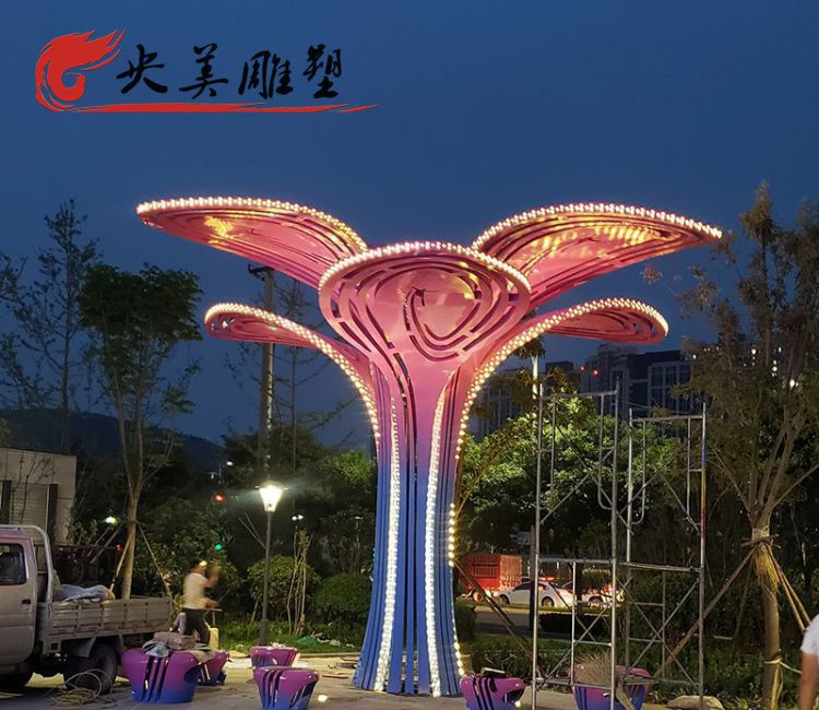 广场摆放不锈钢彩绘抽象树雕塑图片 广场摆放不锈钢彩绘抽象树雕塑图片