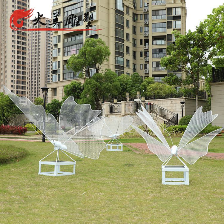 小区不锈钢抽象镂空蝴蝶雕塑图片