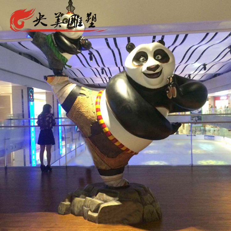 商场室内摆放玻璃钢卡通功夫熊猫雕塑图片 商场室内摆放玻璃钢卡通功夫熊猫雕塑图片