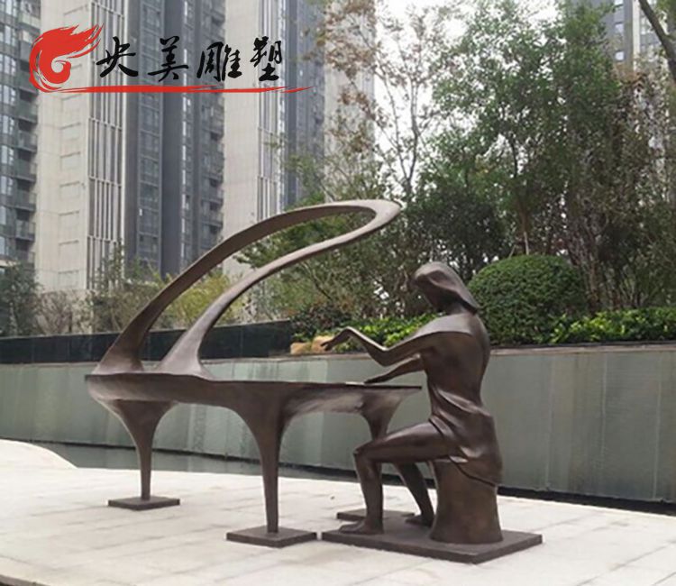 广场摆放玻璃钢仿铜抽象钢琴人物雕塑图片