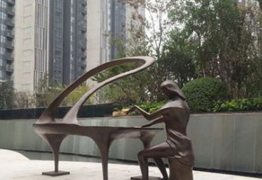 广场摆放玻璃钢仿铜抽象钢琴人物雕塑