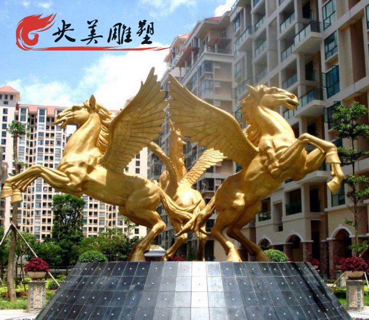 公园摆放玻璃钢鎏金飞马雕塑图片 公园摆放玻璃钢鎏金飞马雕塑图片
