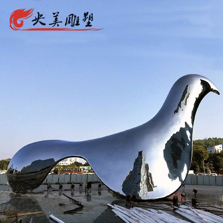 广场不锈钢镜面鸽子雕塑图片 广场不锈钢镜面鸽子雕塑图片