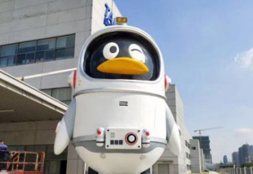 公园玻璃钢卡通企鹅雕塑