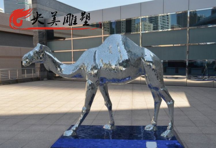 广场不锈钢镜面骆驼雕塑图片 广场不锈钢镜面骆驼雕塑图片