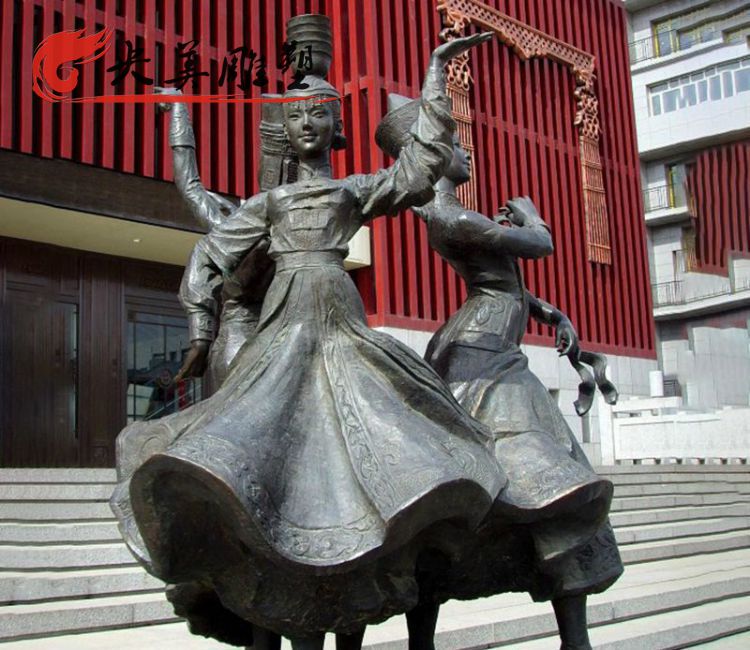 广场摆放少数民族跳舞人物铜雕图片