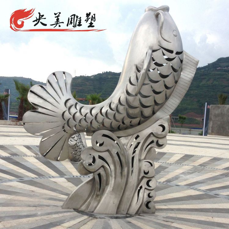 小区广场摆放不锈钢镂空鱼喷泉雕塑图片 小区广场摆放不锈钢镂空鱼喷泉雕塑图片