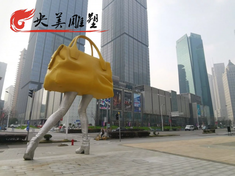 广场玻璃钢抽象购物袋雕塑图片