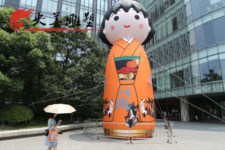 广场摆放大型玻璃钢卡通人物雕塑图片 广场摆放大型玻璃钢卡通人物雕塑图片