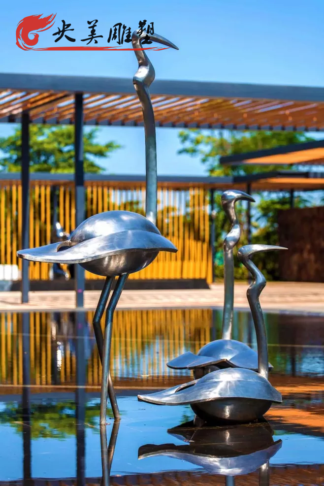 酒店不锈钢抽象火烈鸟水景观雕塑图片