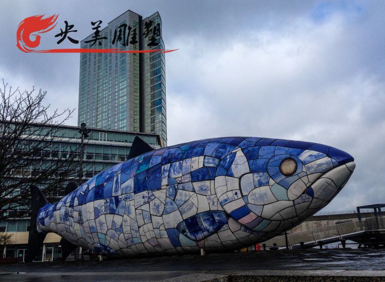 城市广场摆放玻璃钢彩绘鲤鱼雕塑图片 城市广场摆放玻璃钢彩绘鲤鱼雕塑图片