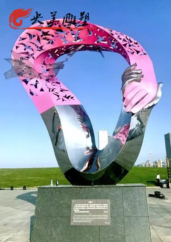 广场不锈钢镂空手型雕塑图片