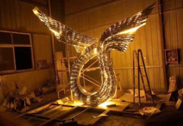 城市广场摆放不锈钢镂空翅膀亮化雕塑