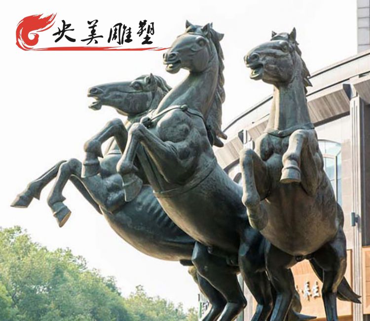 广场摆放黄铜铸造铜马雕塑图片 广场摆放黄铜铸造铜马雕塑图片