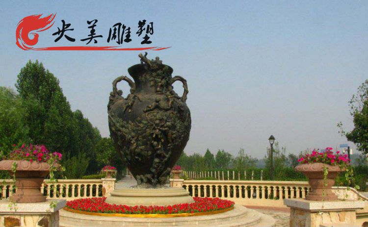 广场摆放铸铜浮雕花瓶雕塑图片 广场摆放铸铜浮雕花瓶雕塑图片