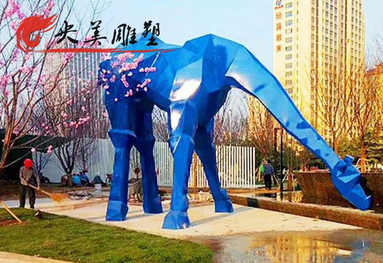 公园大型玻璃钢切面长颈鹿雕塑图片 公园大型玻璃钢切面长颈鹿雕塑图片