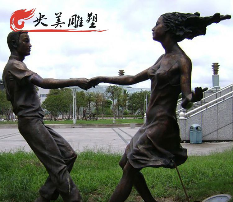 公园摆放玻璃钢仿铜跳舞人物雕塑图片 公园摆放玻璃钢仿铜跳舞人物雕塑图片