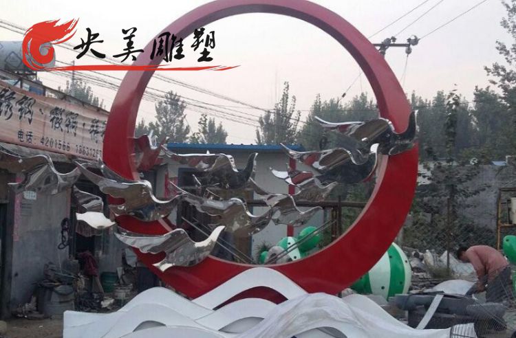 公园广场摆放不锈钢圆环鸽子雕塑图片 公园广场摆放不锈钢圆环鸽子雕塑图片