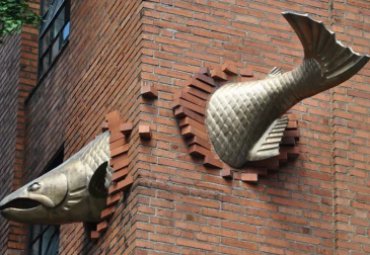 城市街道墙面装饰创意不锈钢鱼雕塑