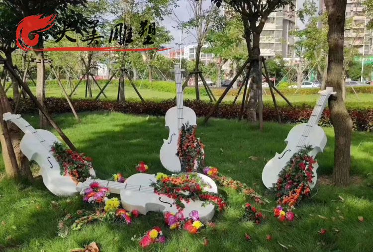 园林绿地摆放玻璃钢大提琴雕塑图片 园林绿地摆放玻璃钢大提琴雕塑图片