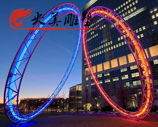 广场摆放不锈钢发光镂空圆环景观雕塑图片 广场摆放不锈钢发光镂空圆环景观雕塑图片