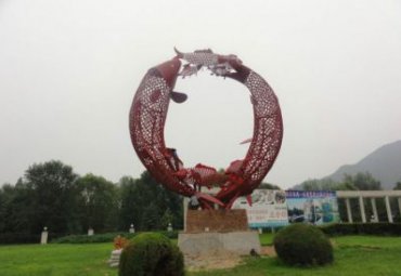 公园摆放不锈钢镂空鲤鱼雕塑