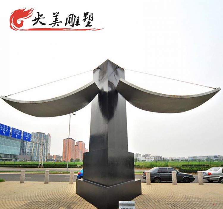 广场摆放不锈钢门亭雕塑图片 广场摆放不锈钢门亭雕塑图片