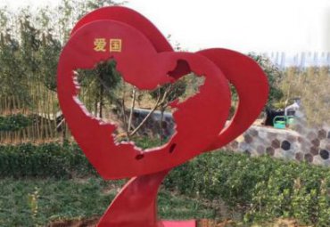 广场摆放不锈钢镂空爱心雕塑