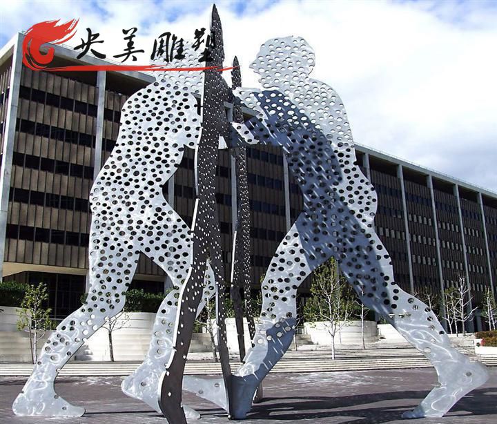 景区广场摆放不锈钢镂空人雕塑图片 景区广场摆放不锈钢镂空人雕塑图片