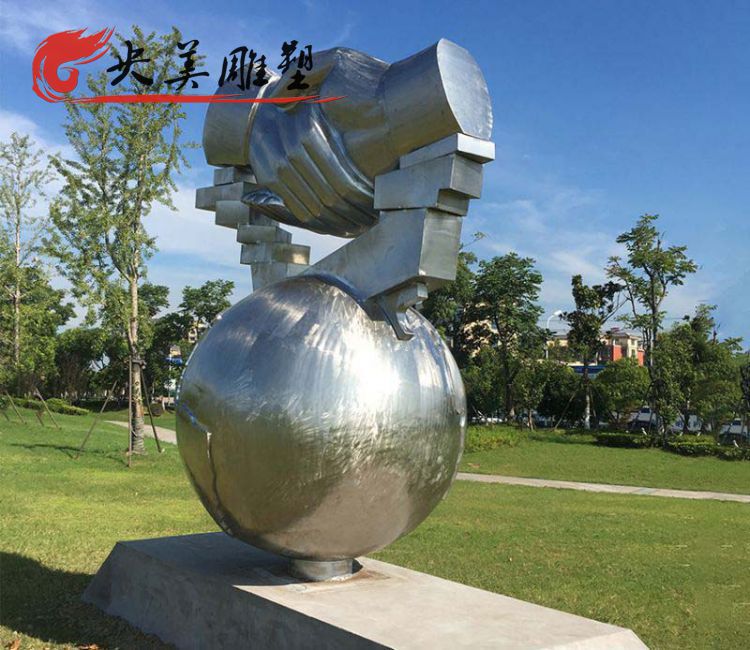 景区 摆放不锈钢抽象握手雕塑图片 景区 摆放不锈钢抽象握手雕塑图片