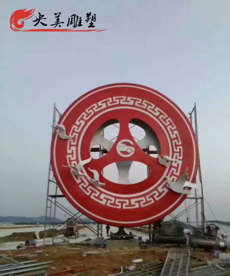 广场摆放不锈钢铁路标志雕塑图片 广场摆放不锈钢铁路标志雕塑图片