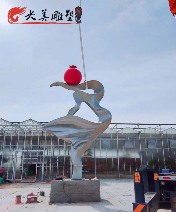园林摆放不锈钢抽象人物雕塑图片 园林摆放不锈钢抽象人物雕塑图片