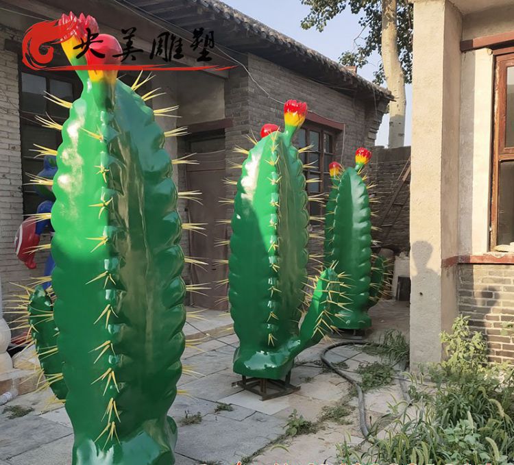 公园摆放玻璃钢仿真仙人掌雕塑图片 公园摆放玻璃钢仿真仙人掌雕塑图片