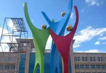 学校摆放不锈钢彩绘抽象人物雕塑