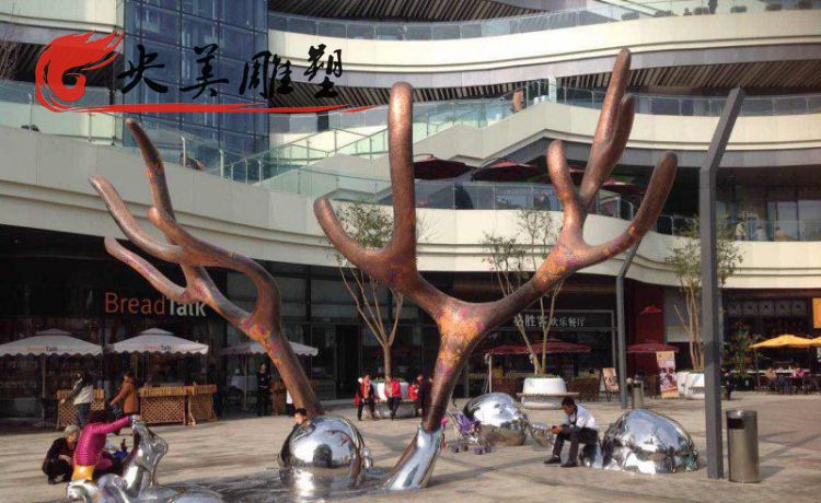 广场大型不锈钢仿铜抽象树枝雕塑图片