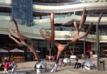 广场大型不锈钢仿铜抽象树枝雕塑
