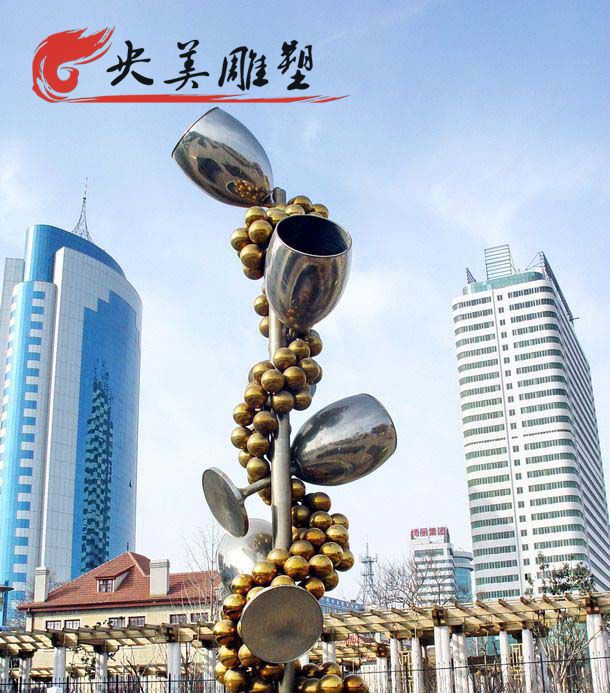 公园摆放不锈钢镜面高脚杯雕塑图片 公园摆放不锈钢镜面高脚杯雕塑图片