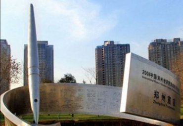 城市广场摆放不锈钢钢笔造型景观雕塑