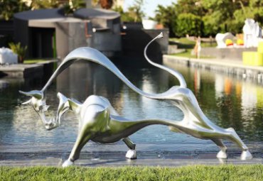 不锈钢镂空抽象牛雕塑公园摆件